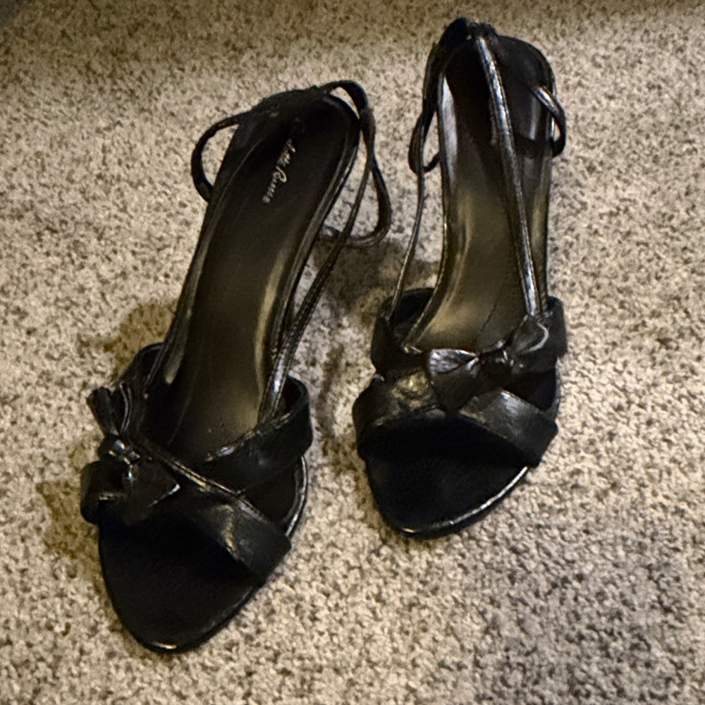 Black Women's Strappy Bow Sandals